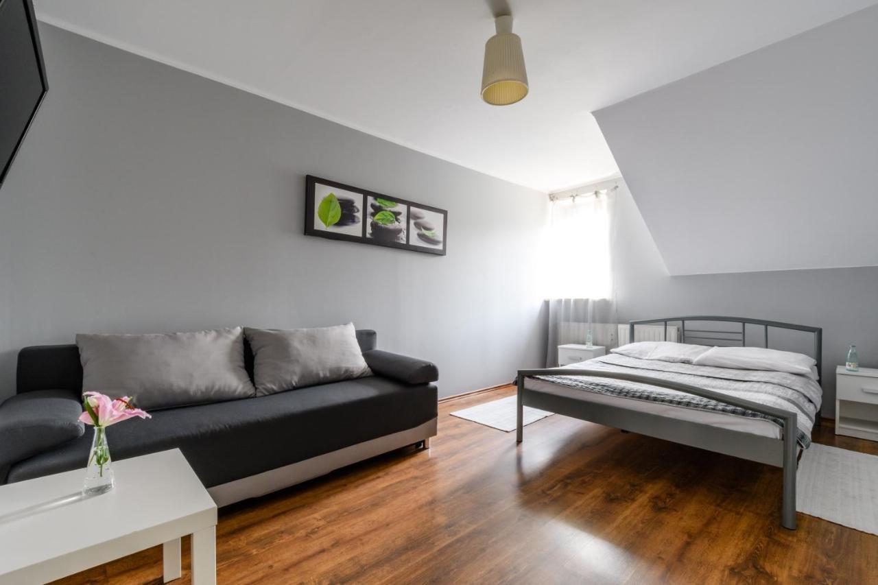 Hostel Krokodyl-Stara Praga Варшава Экстерьер фото